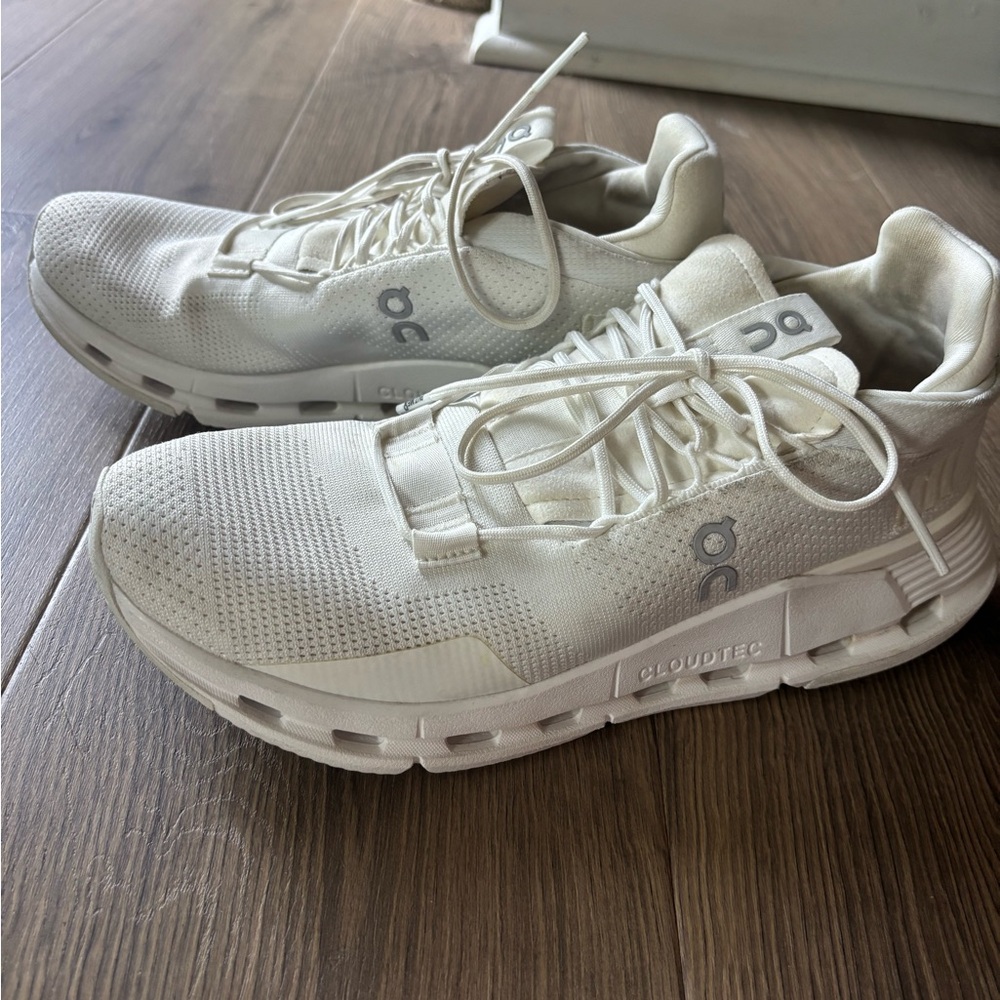 On Cloud Women's White Athletic Sneakers Sz 10